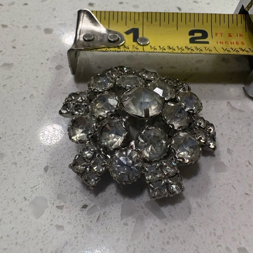 Vintage Elegant Silver Crystal Brooch - Picture 8 of 8